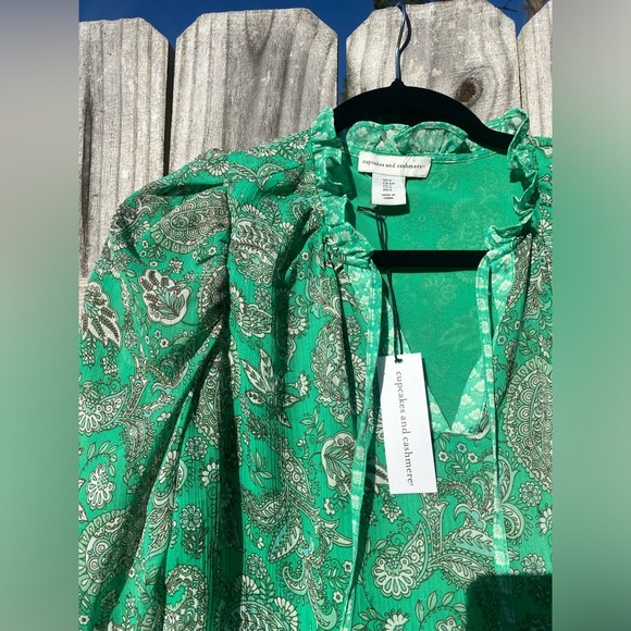 cupcakes & cashmere Tops - Cupcakes and cashmere Green Paisley Women's blouse Size S